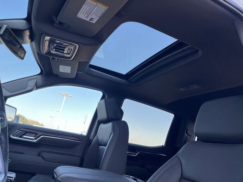 New 2026 GMC Sierra 1500 SLT image 10