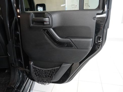 Used 2017 Jeep Wrangler Unlimited Sahara AWD/4WD image 26