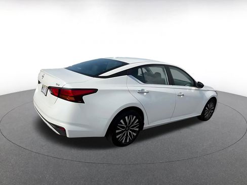 Used 2024 Nissan Altima 2.5 SV image 15