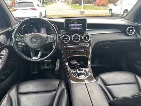 Used 2019 Mercedes-Benz GLC 300 4MATIC image 38