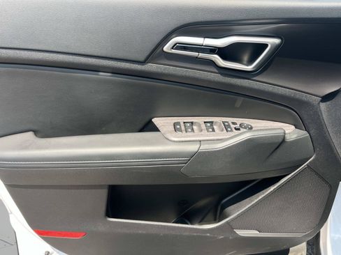 Used 2025 Kia Sportage EX FWD image 29