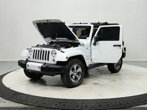 Used 2016 Jeep Wrangler Sahara w/ Connectivity Group AWD/4WD image 12