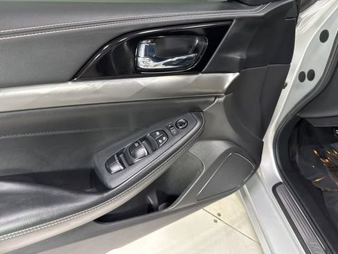 Used 2022 Nissan Maxima SV w/ Floor Mat Group FWD image 12