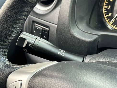 Certified 2016 Nissan Versa Note SV image 9