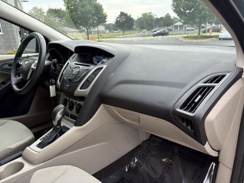 Used 2012 Ford Focus SE FWD image 22
