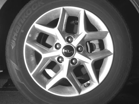 Used 2025 Kia Soul LX w/ LX Technology Package FWD image 13