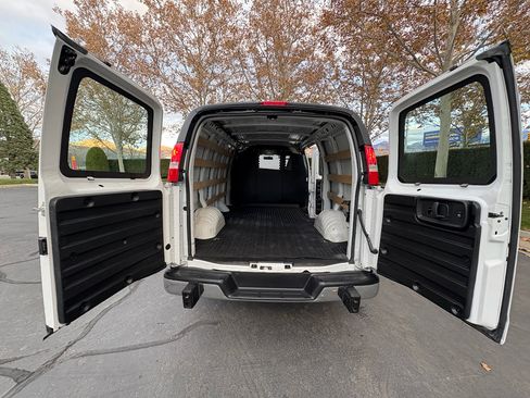 Used 2024 GMC Savana 2500 w/ Driver Convenience Package image 27