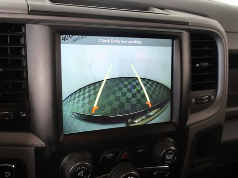 Used 2019 RAM 1500 Classic SLT w/ Luxury Group image 6