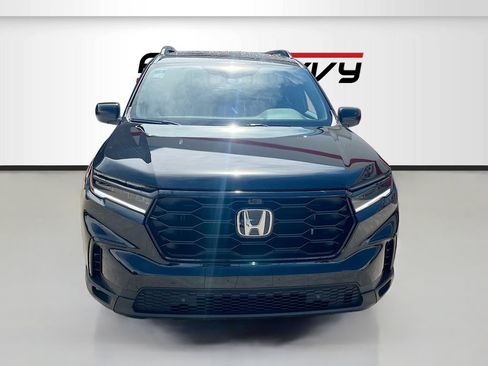 Used 2025 Honda Pilot TrailSport image 2