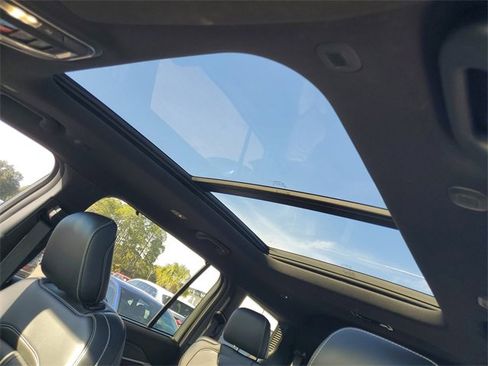 Used 2024 Jeep Grand Cherokee L Limited w/ Luxury Tech Group II image 10