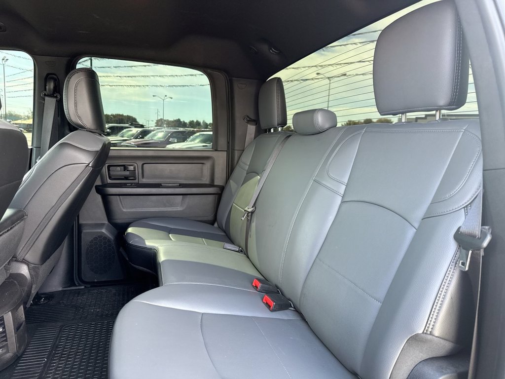 Used 2025 RAM 2500 Tradesman w/ Chrome Appearance Group AWD/4WD image 19