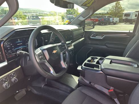 Used 2024 Chevrolet Silverado 1500 LT AWD/4WD image 25