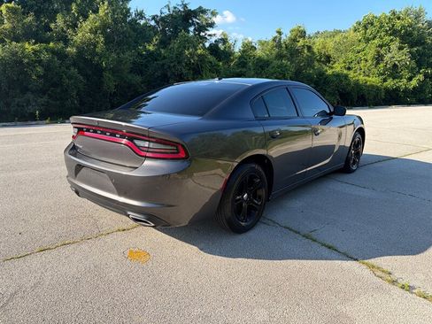 Used 2019 Dodge Charger SXT RWD image 4