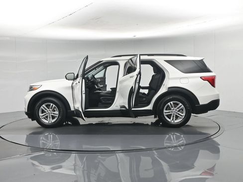 Certified 2023 Ford Explorer XLT w/ Equipment Group 202A RWD image 40