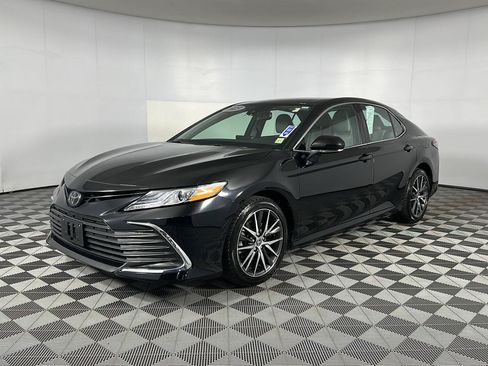 Used 2023 Toyota Camry XLE w/ Cold Weather Package AWD/4WD image 4