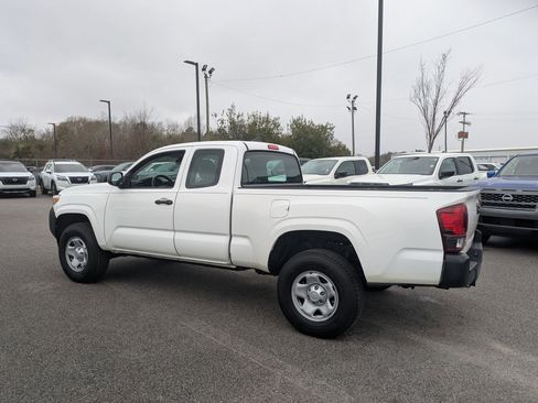 Used 2018 Toyota Tacoma SR image 6