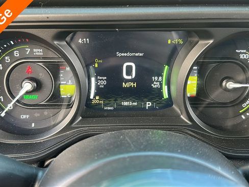 Used 2025 Jeep Wrangler Unlimited Sahara AWD/4WD image 19