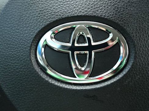 Used 2023 Toyota Corolla LE image 32