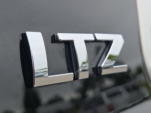 Used 2015 Chevrolet Suburban LTZ AWD/4WD image 16