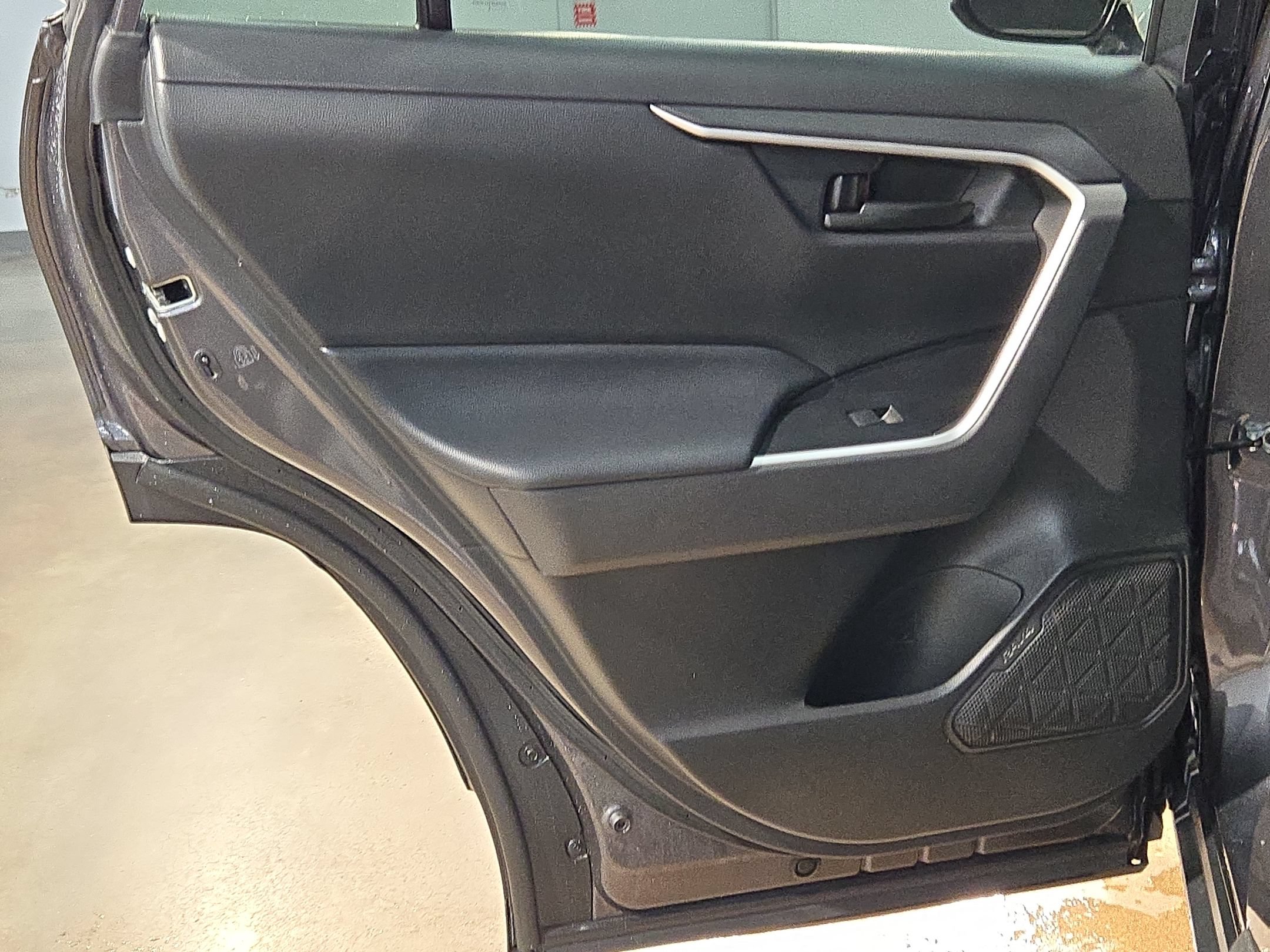 Used 2023 Toyota RAV4 LE FWD image 33