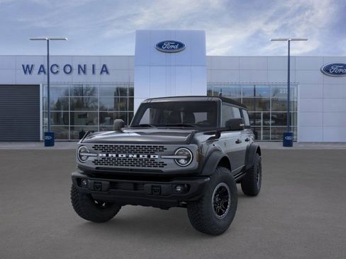 New 2025 Ford Bronco Badlands image 2
