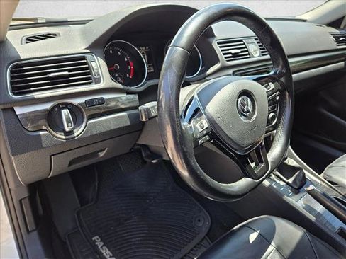 Used 2016 Volkswagen Passat 1.8T SE FWD image 7