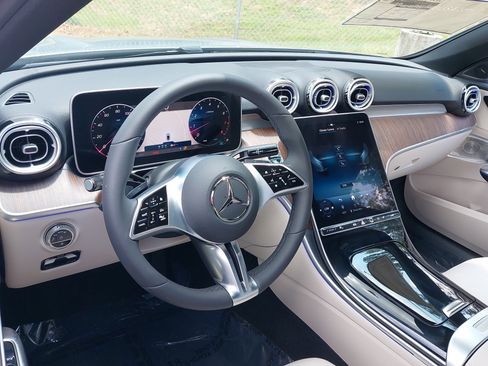 Used 2025 Mercedes-Benz C 300 Sedan image 18