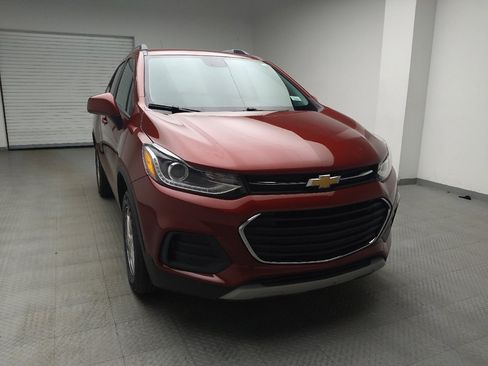 Used 2022 Chevrolet Trax LT w/ LT Convenience Package image 14