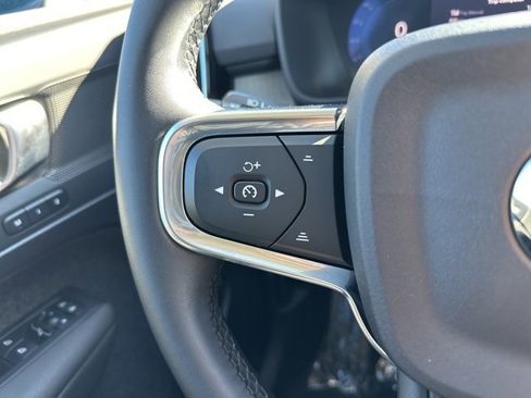 Certified 2025 Volvo XC40 B5 Plus image 26