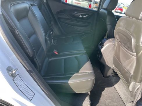 Used 2024 GMC Terrain SLT image 17