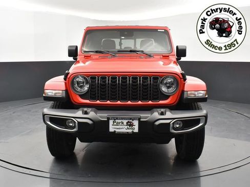 Used 2024 Jeep Gladiator Sport image 2