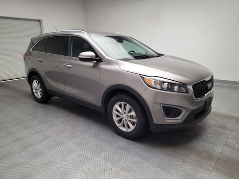 Used 2017 Kia Sorento FWD image 11