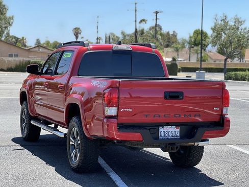 Used 2017 Toyota Tacoma TRD Sport AWD/4WD image 19
