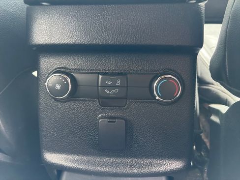 Used 2018 Ford Explorer XLT w/ Equipment Group 202A AWD/4WD image 34