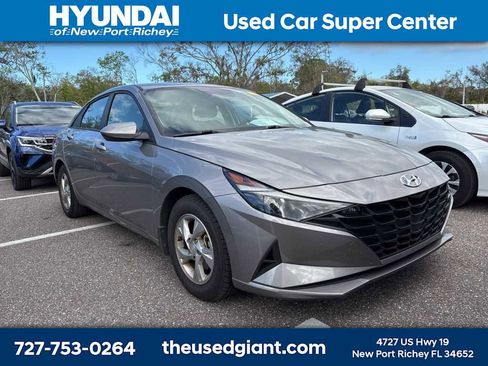 Used 2023 Hyundai Elantra SE image 4
