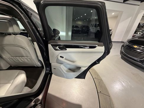 Used 2021 Porsche Macan AWD/4WD image 20