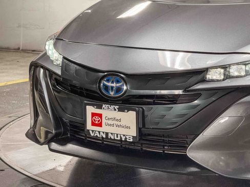 Certified 2019 Toyota Prius Prime Plus FWD image 9