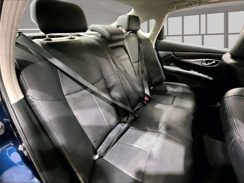 Used 2019 INFINITI Q70 Luxe image 23