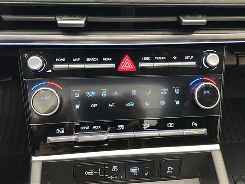 Used 2024 Hyundai Santa Fe Limited image 32