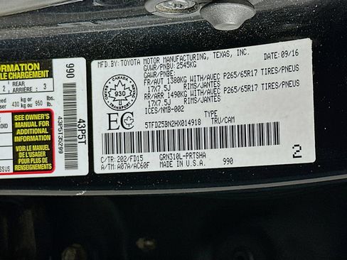 Used 2017 Toyota Tacoma TRD Off-Road AWD/4WD image 36
