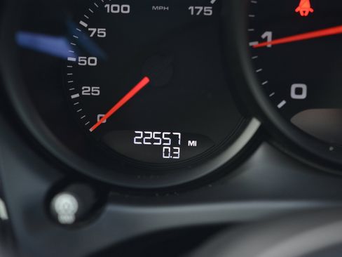 Certified 2021 Porsche Macan AWD/4WD image 18