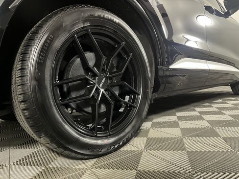 Used 2024 Audi Q4 e-tron Prestige image 11