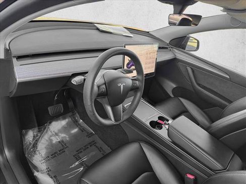 Used 2025 Tesla Model Y Long Range image 12