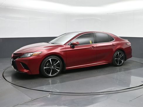 Used 2018 Toyota Camry XSE w/ Driver Assist Package FWD image 3
