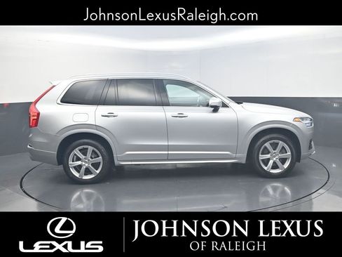Used 2021 Volvo XC90 T5 Momentum w/ Climate Package image 6