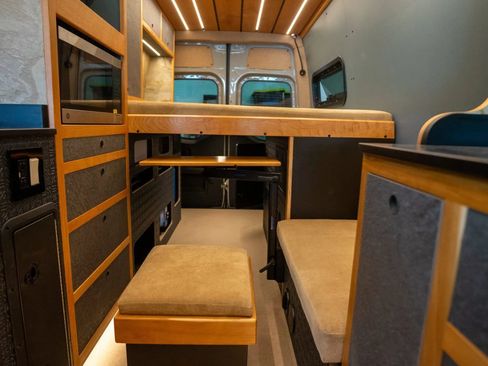 Used 2024 Mercedes-Benz Sprinter 2500 image 29