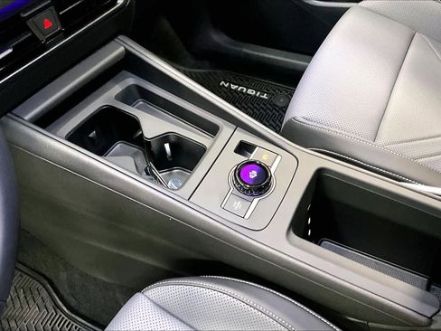 New 2026 Volkswagen Tiguan SE image 10