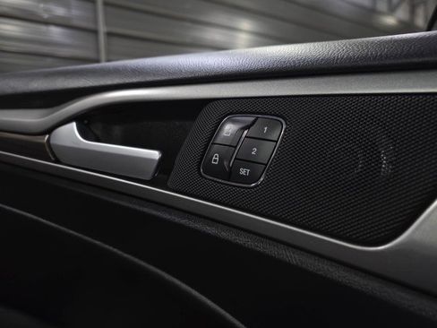 Used 2020 Ford Fusion SEL image 31