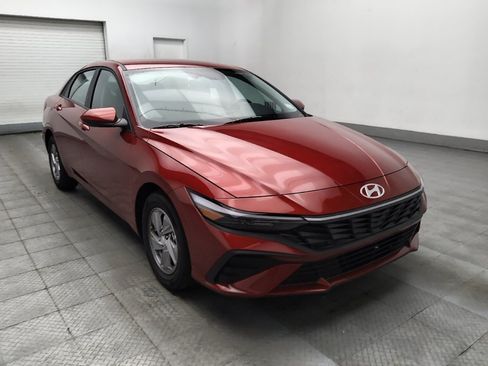 Used 2025 Hyundai Elantra SE FWD image 13