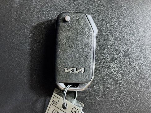 Used 2022 Kia Sorento LX image 35